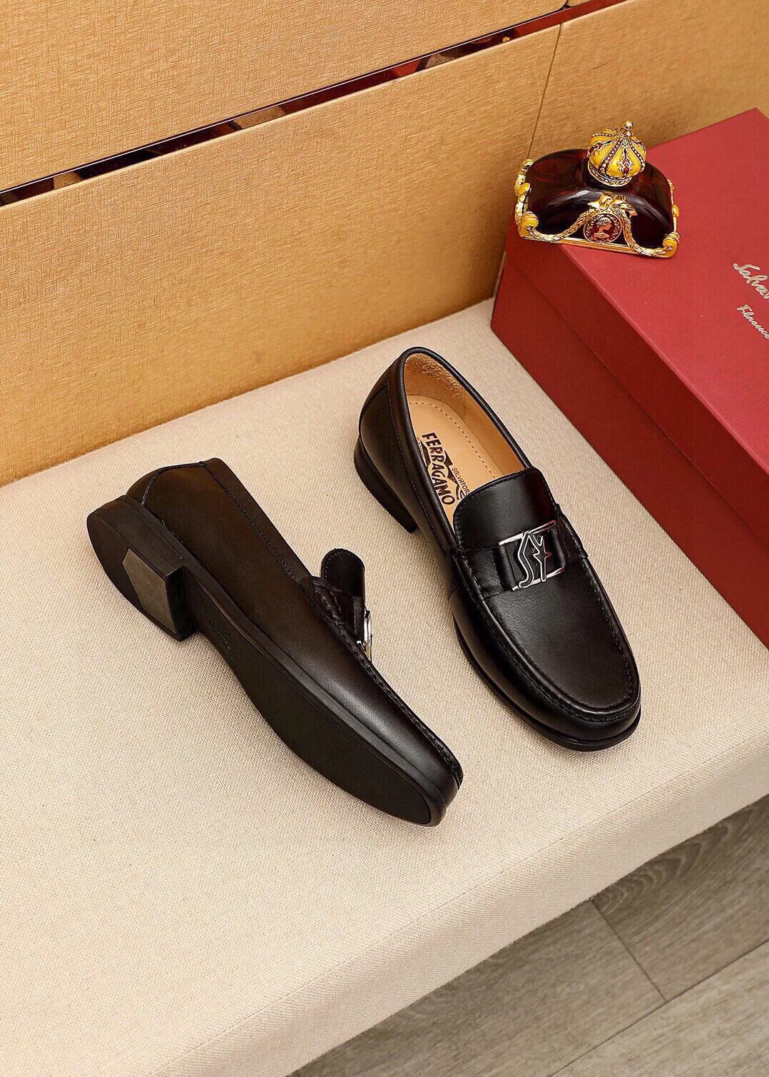 Men's shoes 💰480 💐 Product trademark: Ferragamo "Ferragamo" casual leather shoes Regular size: 38-44 (45🉑️customized) Product materials: Selected imported first-layer calfskin upper + luxury hardware buckle, imported water-dyed cow leather lining. Strong three-dimensional visual effect, original outsole color: 3⃣️seed leather materials available